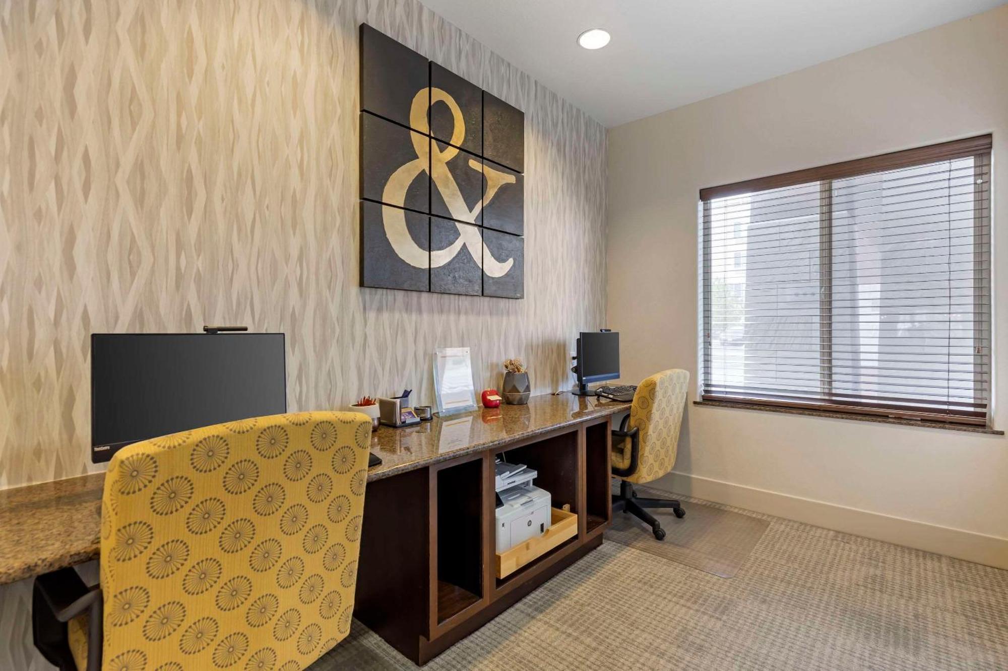 Comfort Inn & Suites Brighton Denver Ne Medical Center Екстериор снимка