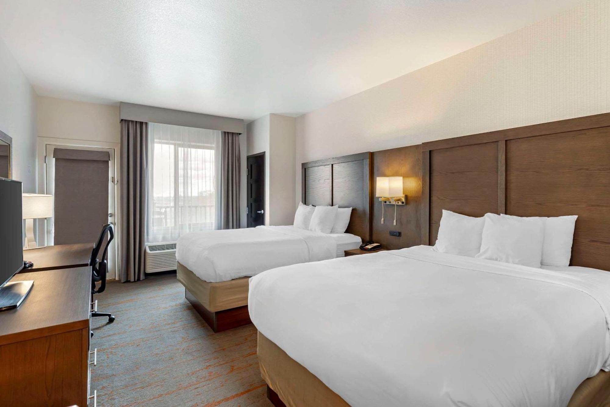Comfort Inn & Suites Brighton Denver Ne Medical Center Екстериор снимка