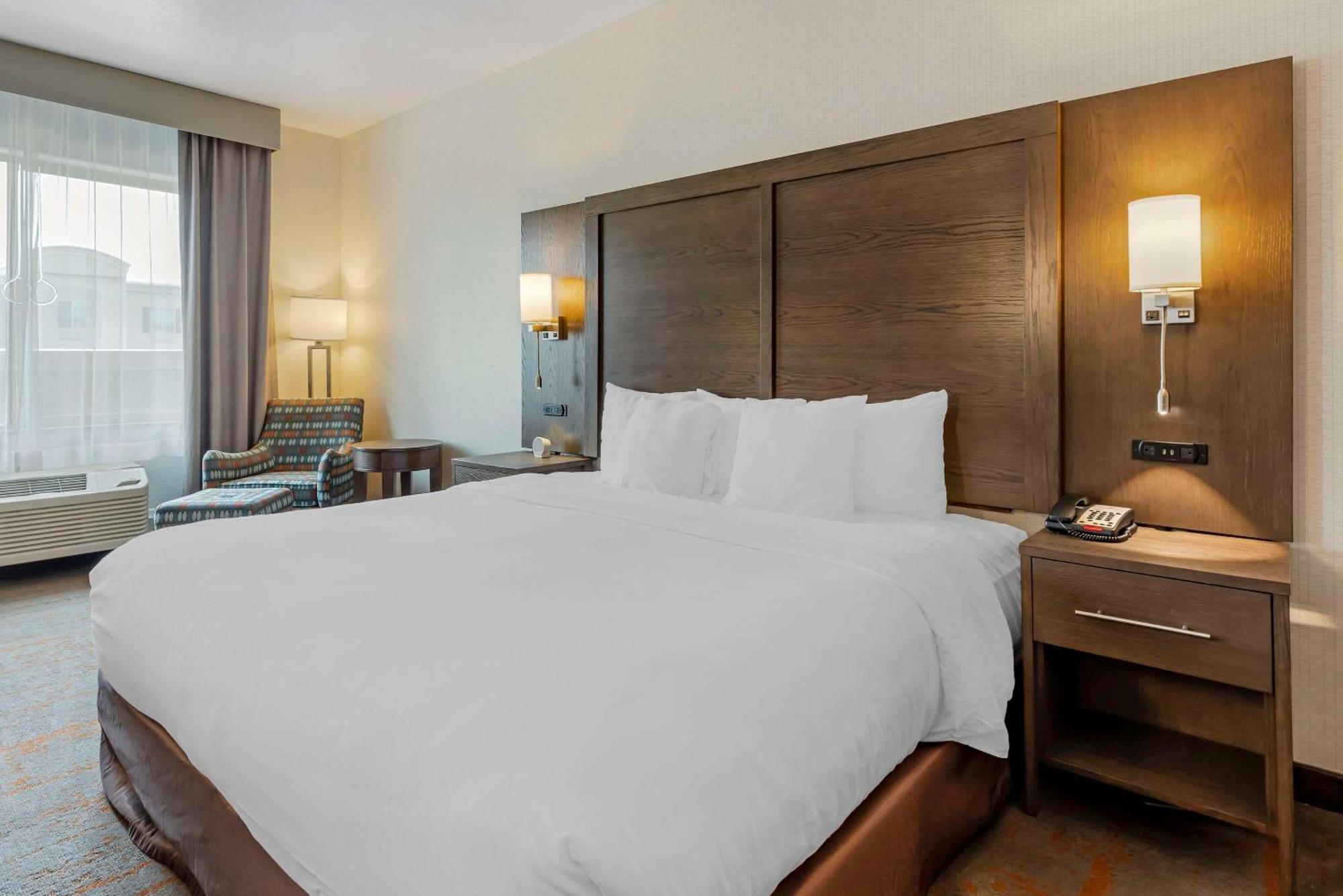 Comfort Inn & Suites Brighton Denver Ne Medical Center Екстериор снимка