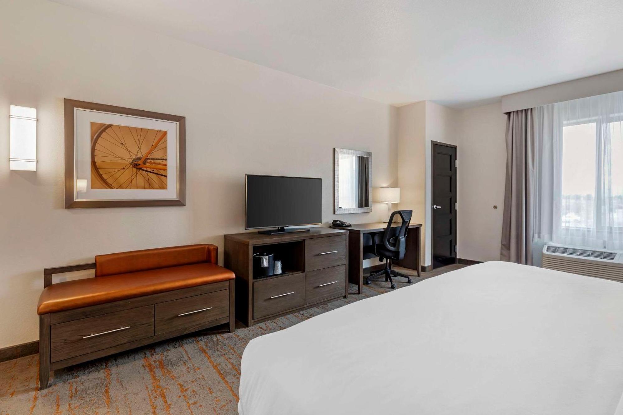 Comfort Inn & Suites Brighton Denver Ne Medical Center Екстериор снимка