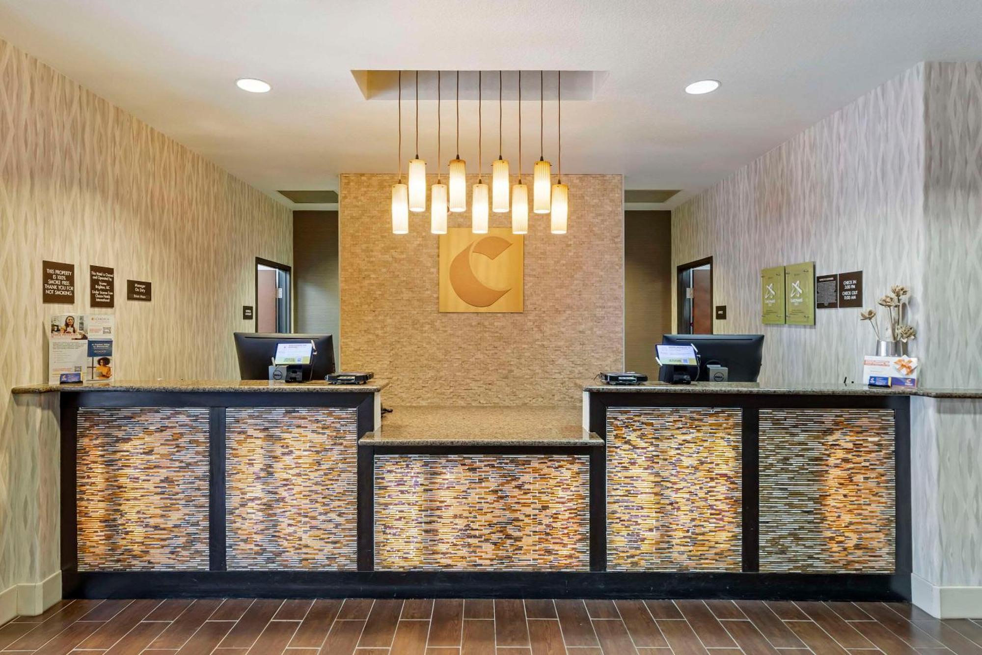 Comfort Inn & Suites Brighton Denver Ne Medical Center Екстериор снимка